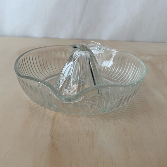 Clear Ribbed Juicer - Picture 3 of 7